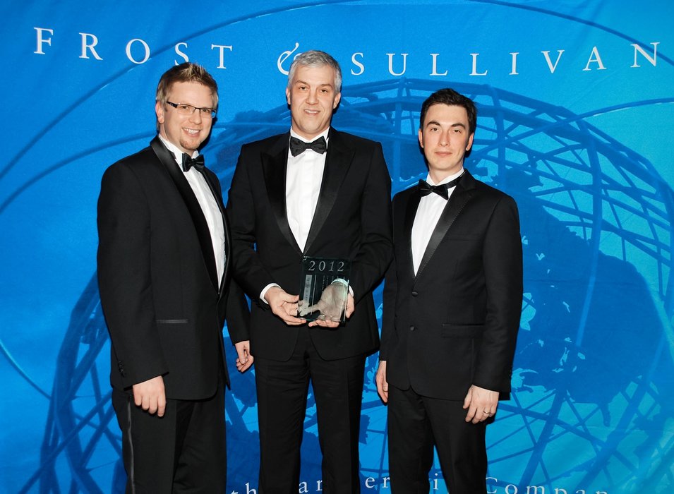 „Outstanding Product Innovation“– Baumer SmartReflect Light Barrier Recognised by Frost & Sullivan with New Product Innovation Award